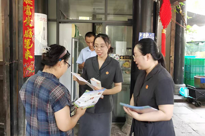 這個夏天，古鎮來了新“游客”——法律咨詢服務